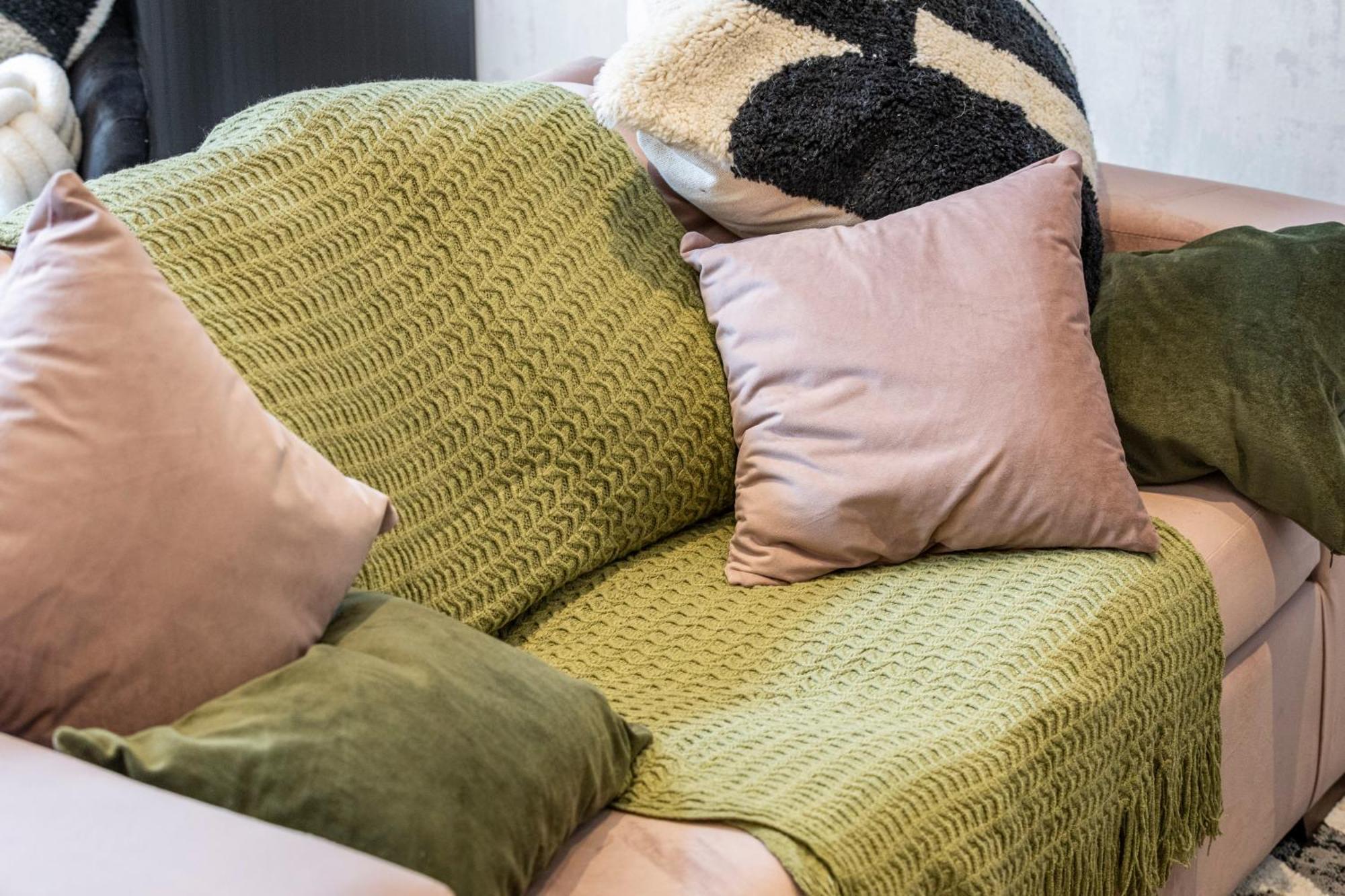Unwind In Style 2Br With Cozy Backyard For Groups Appartement Londen Buitenkant foto
